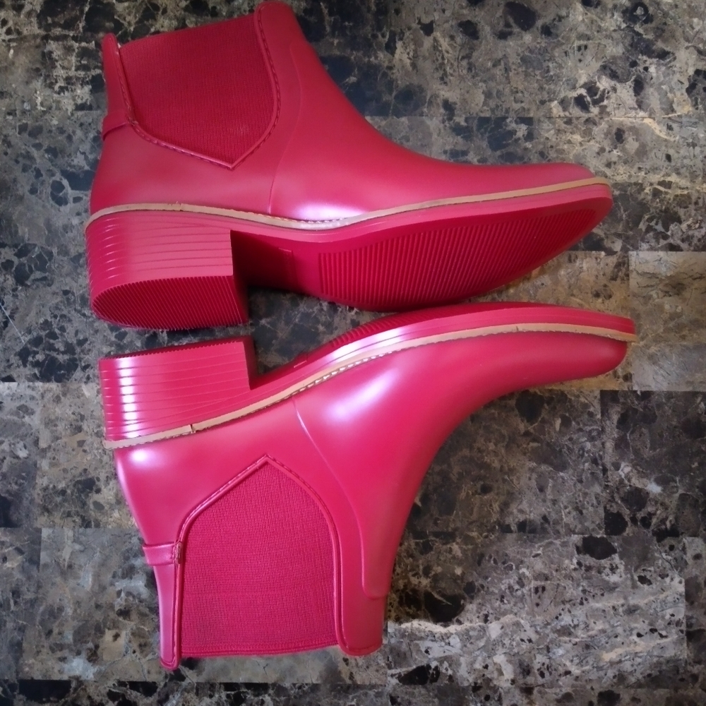 Bernardo red womens Rain boots size 6